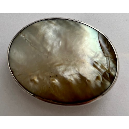 78 - A Georgian white metal and mother of pearl oval snuff box. 5cm x 4cm.