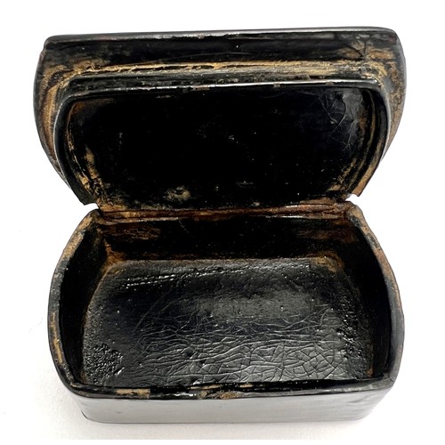 165 - A 19thC Scottish papier-mâché snuff box with pewter thistle inlay to top. 5cm x 3.5cm.