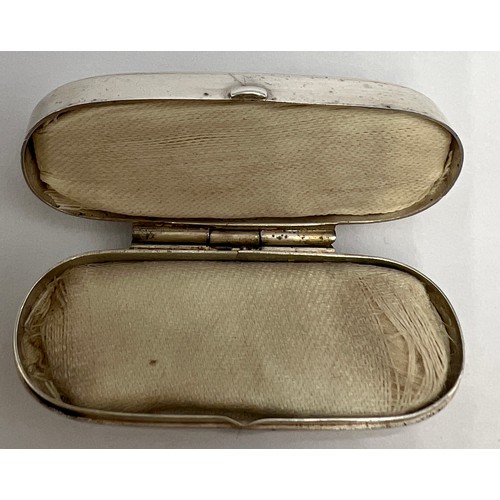 178 - A continental .800 silver ‘Memento Mori’ box with three skulls to the top and cream silk lining to t... 