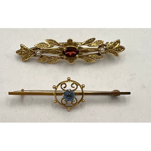 527 - Two 9 carat gold gem set bar brooches. Total weight 4.8gm.