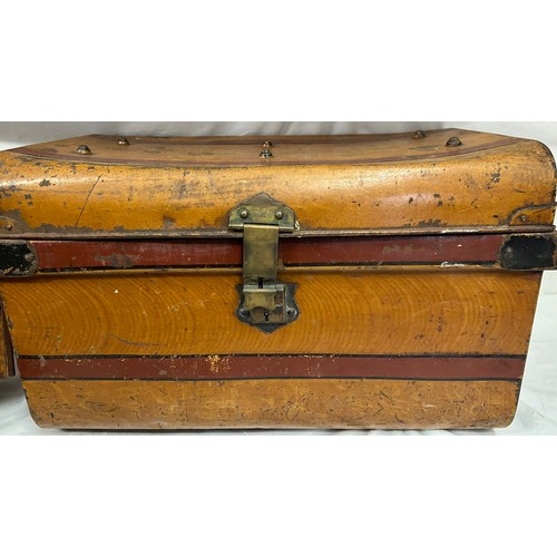 955 - Henry Hughes & Son Ltd cased sextant no 24733, in original fitted case with label to interior of lid... 