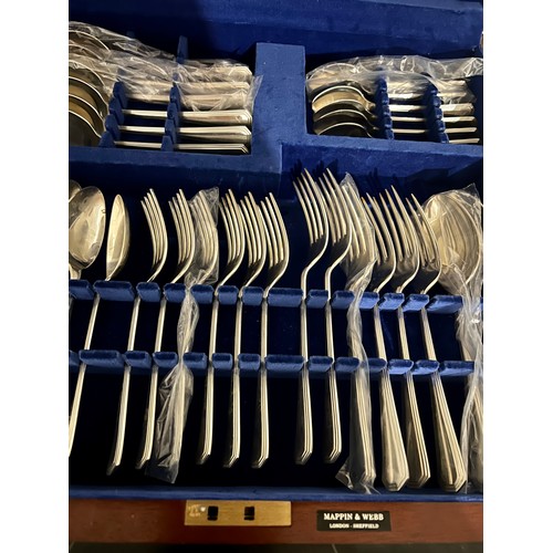 773 - A Mappin & Webb cased hallmarked silver canteen of cutlery, Sheffield 1998, comprising 6 silver hand... 