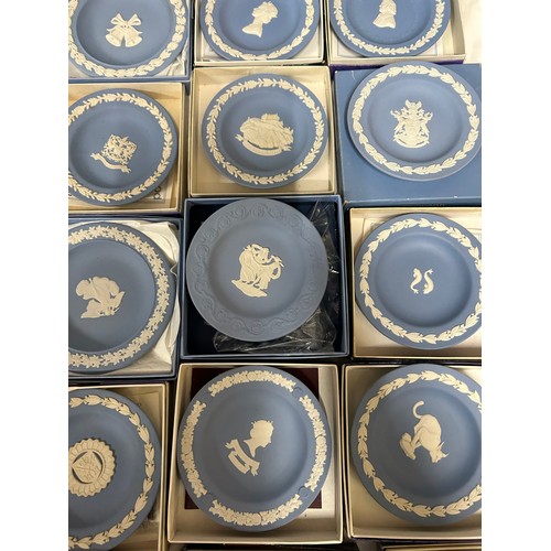 349 - A large quantity of Wedgwood Jasperware pin dishes comprising 2 x Portland blue, 2 x pink (Aurora 80... 