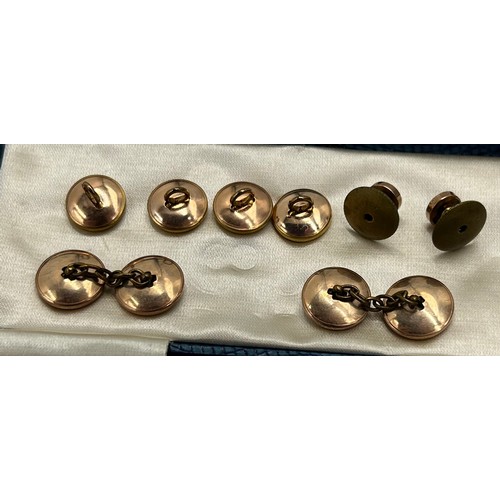 537 - A 9ct gold and mother-of-pearl dress shirt set, comprising a pair of cuff links, 2 x dress studs and... 