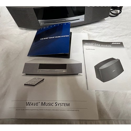 948 - A Bose wave music system with remote control serial number 049851393300025AE together with a Wave Da... 