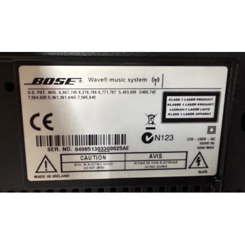 948 - A Bose wave music system with remote control serial number 049851393300025AE together with a Wave Da... 