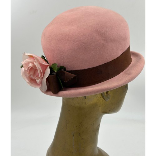 869 - Hats and bags. Hats to include 60's pink cloche by Madame Fausta, London, 60's black velvet cloche w... 