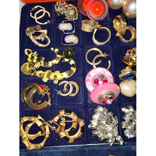 505 - Vintage costume jewellery, majority glamorous 70's /80's to include large clip on earrings, a Nour n... 