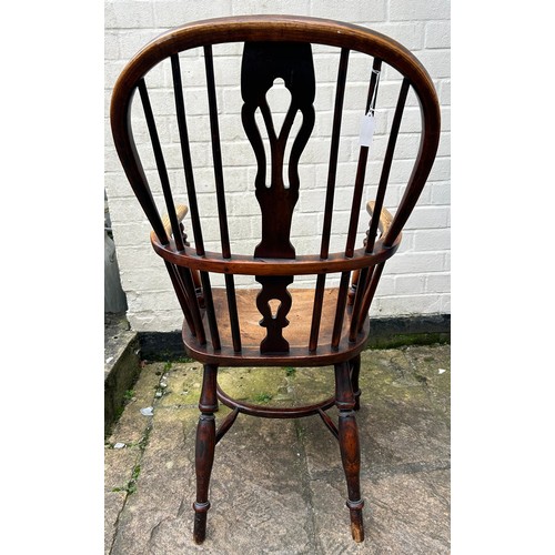 29 - A Windsor chair. 123cm h x 53cm w x 55cm d . Ht to seat 43cm.