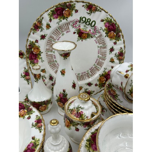 389 - Royal Albert Old Country Roses first quality to include, 6x cups and saucers, 6x cake plates, candle... 