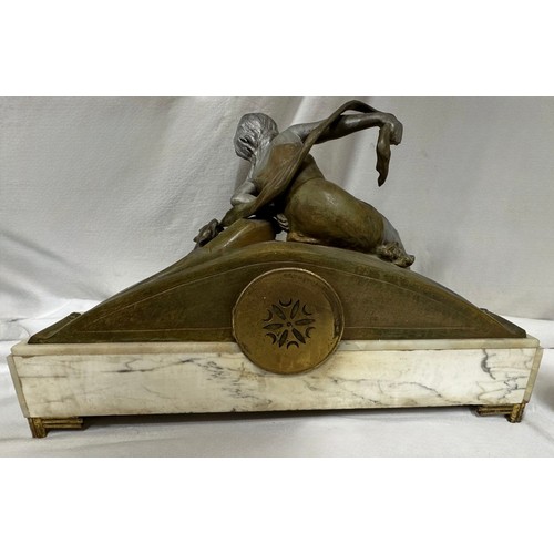 985 - An onyx mantel clock with a bronze figure of a girl and playing dog, marked Marseille, comes with ke... 