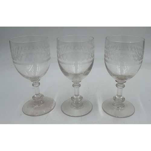 489 - A selection of mid century etched ribbon design glasses to include 10 x Champagne Coupes 12cm, 5 x s... 