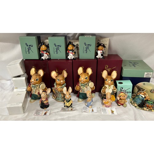 395 - A large collection of 150+ Pendelfin figurines some in original boxes, houses, backdrops, trees and ... 