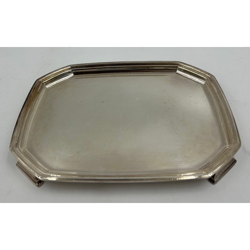 767 - A quantity of silverplated items to include a large pierced gallery tray 46cm, round serving tray 30... 