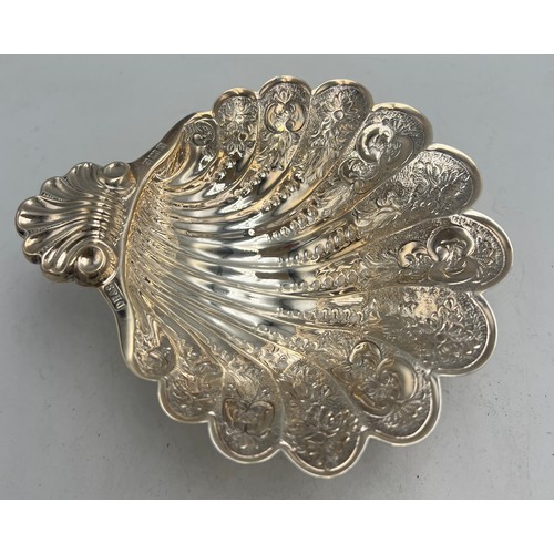 800 - Silver shell shaped dish, Birmingham 1972, maker David Hollander & Sons. Weight 120gm. 13cm l.