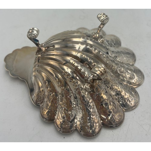 800 - Silver shell shaped dish, Birmingham 1972, maker David Hollander & Sons. Weight 120gm. 13cm l.