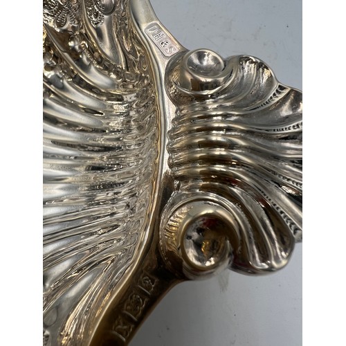 800 - Silver shell shaped dish, Birmingham 1972, maker David Hollander & Sons. Weight 120gm. 13cm l.