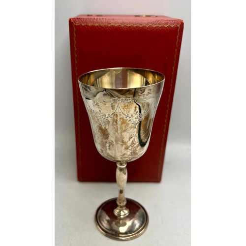 810 - Silver goblet Birmingham 1970, maker Charles S Green & Co Ltd. in fitted presentation case. Weight 1... 