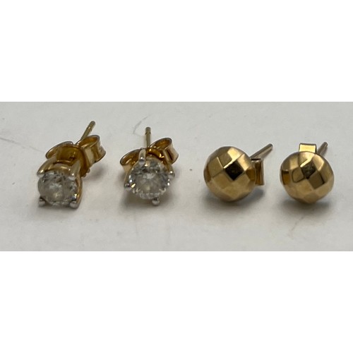 559 - Two pairs of earrings both with 9 carat gold fastenings. Posts unmarked. Total weight 2.4gm.