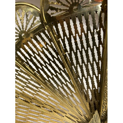 1190 - A vintage brass folding fan shaped fire guard, of peacock form, 63cm high x 95cm w extended together... 