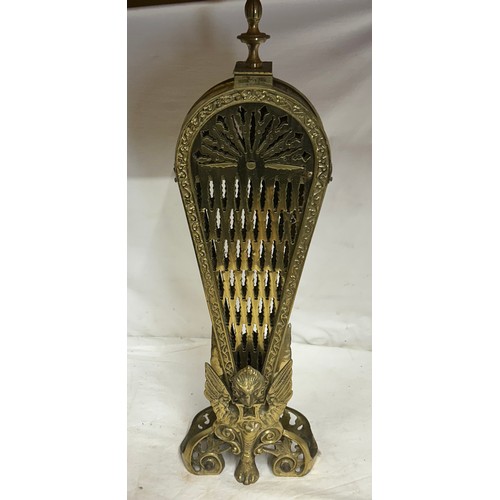 1190 - A vintage brass folding fan shaped fire guard, of peacock form, 63cm high x 95cm w extended together... 