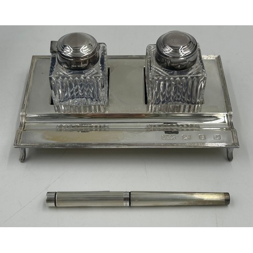 816 - A sterling silver Sheaffer desk set all hallmarked London 1985 SPCo, comprising ink pen 63268 with 5... 