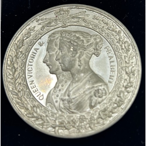 733 - White metal coins to include Crystal Palace Opening MDCCCLIV, Queen Victoria & Prince Albert 1851 In... 