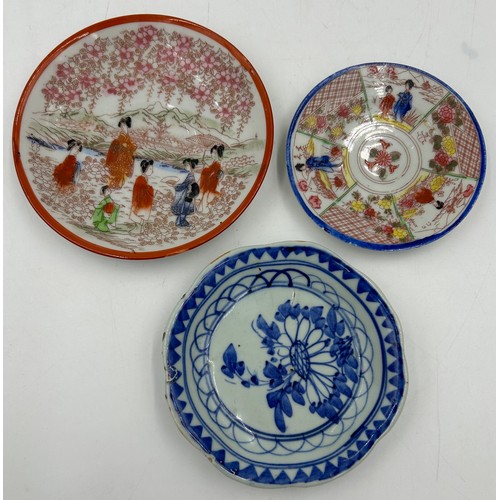 940 - A collection of 19thC  oriental ceramics to include 2 x Japanese Imari plates, one with floral patte... 