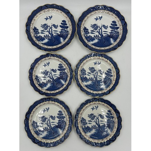 415 - A large collection of blue & white Willow Pattern items to include 6 x Booths 'Real Old Willow' A802... 