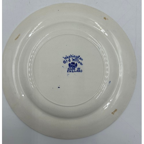 415 - A large collection of blue & white Willow Pattern items to include 6 x Booths 'Real Old Willow' A802... 