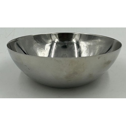 479 - A Danish shaped bowl by Arne Jacobsen 12cm x 5cm.