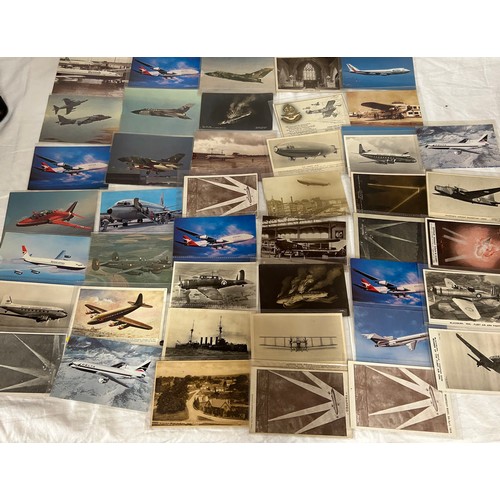 920 - A very large collection of 1000+ Postcards in a suitcase, topographic, real photos, social history, ... 