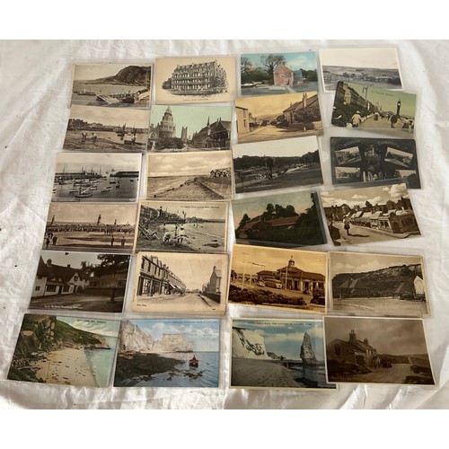 925 - A very large collection of 1000+ Postcards in a suitcase, topographic, some real photos, social hist... 