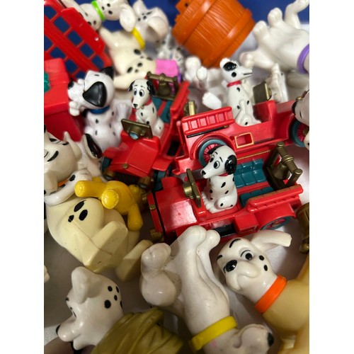 1118 - A quantity of 101 Dalmatians Disney toys various sizes along with a related carry case.