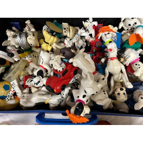 1118 - A quantity of 101 Dalmatians Disney toys various sizes along with a related carry case.