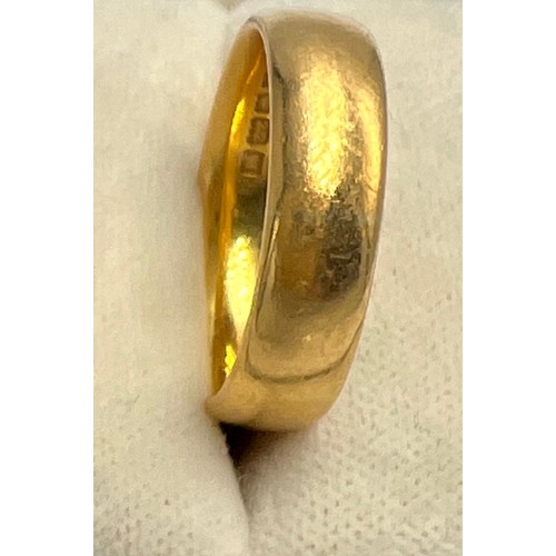 578 - A 22ct yellow gold wedding band. Size N/O, weight 7.2gm.