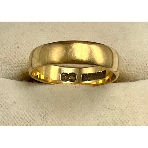 593 - An 18 carat gold wedding band, size K. Weight 2.6gm.