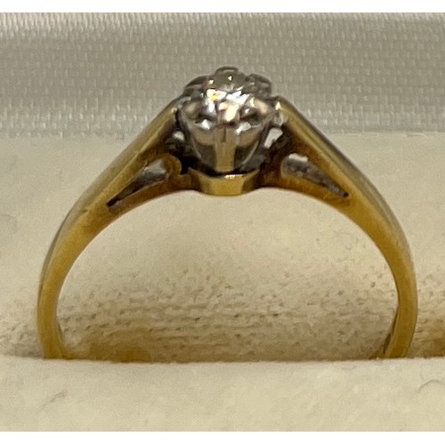 601 - An 18 carat gold diamond solitaire ring. Size O. Weight 2.5gm.