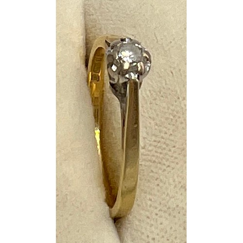 601 - An 18 carat gold diamond solitaire ring. Size O. Weight 2.5gm.