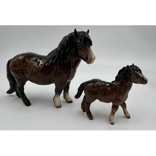 431 - A group of 3 x Beswick Horses to include a Bay Horse 17cm, Shetland Pony with Foal and a Donkey Foal... 