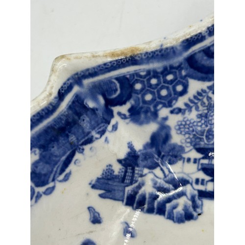 131 - A group of early 19th century Spode blue and white transfer printed wares, c. 1800-20. To include tw... 