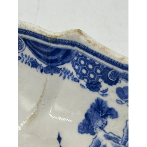 131 - A group of early 19th century Spode blue and white transfer printed wares, c. 1800-20. To include tw... 