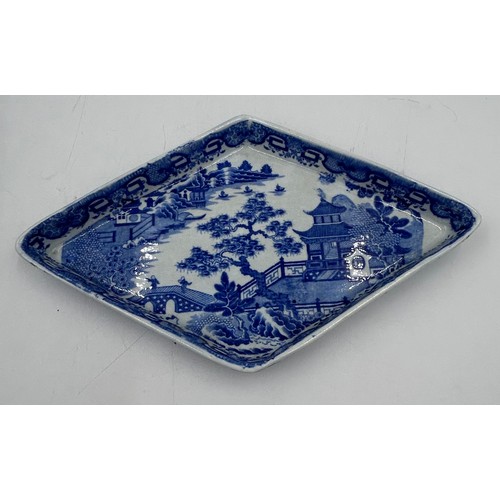 131 - A group of early 19th century Spode blue and white transfer printed wares, c. 1800-20. To include tw... 