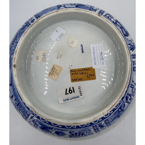 134 - An early 19th century blue and white transfer printed Spode Musicians pattern wash bowl, c. 1825. Ex... 