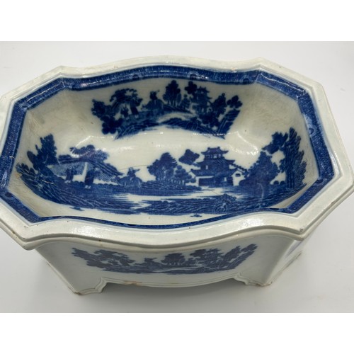 135 - An early 19th century blue and white transfer printed Spode Boy on a Buffalo pattern large dog bowl,... 