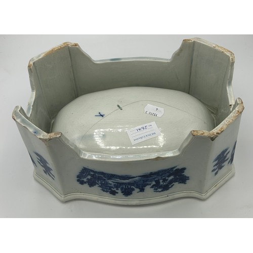 135 - An early 19th century blue and white transfer printed Spode Boy on a Buffalo pattern large dog bowl,... 