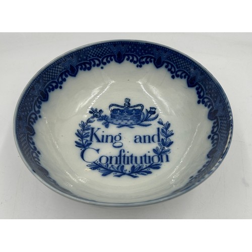 139 - A late 18th century blue and white transfer printed King and Constitution fruit bowl, c. 1795, toget... 