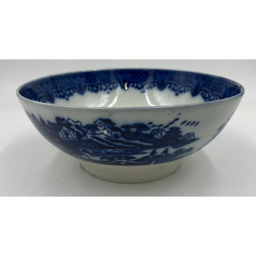 139 - A late 18th century blue and white transfer printed King and Constitution fruit bowl, c. 1795, toget... 