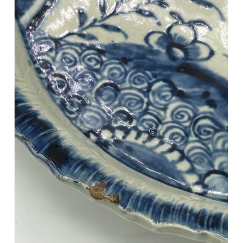 142 - An early 19th century blue and white hand-painted shell edge pearlware large shaped tray, c. 1800. I... 