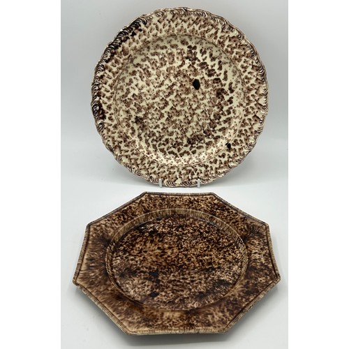 143 - Two late 18th century brown tortoise Whieldon type moulded rim plates, c. 1780. 22 - 25cm (2)

Condi... 